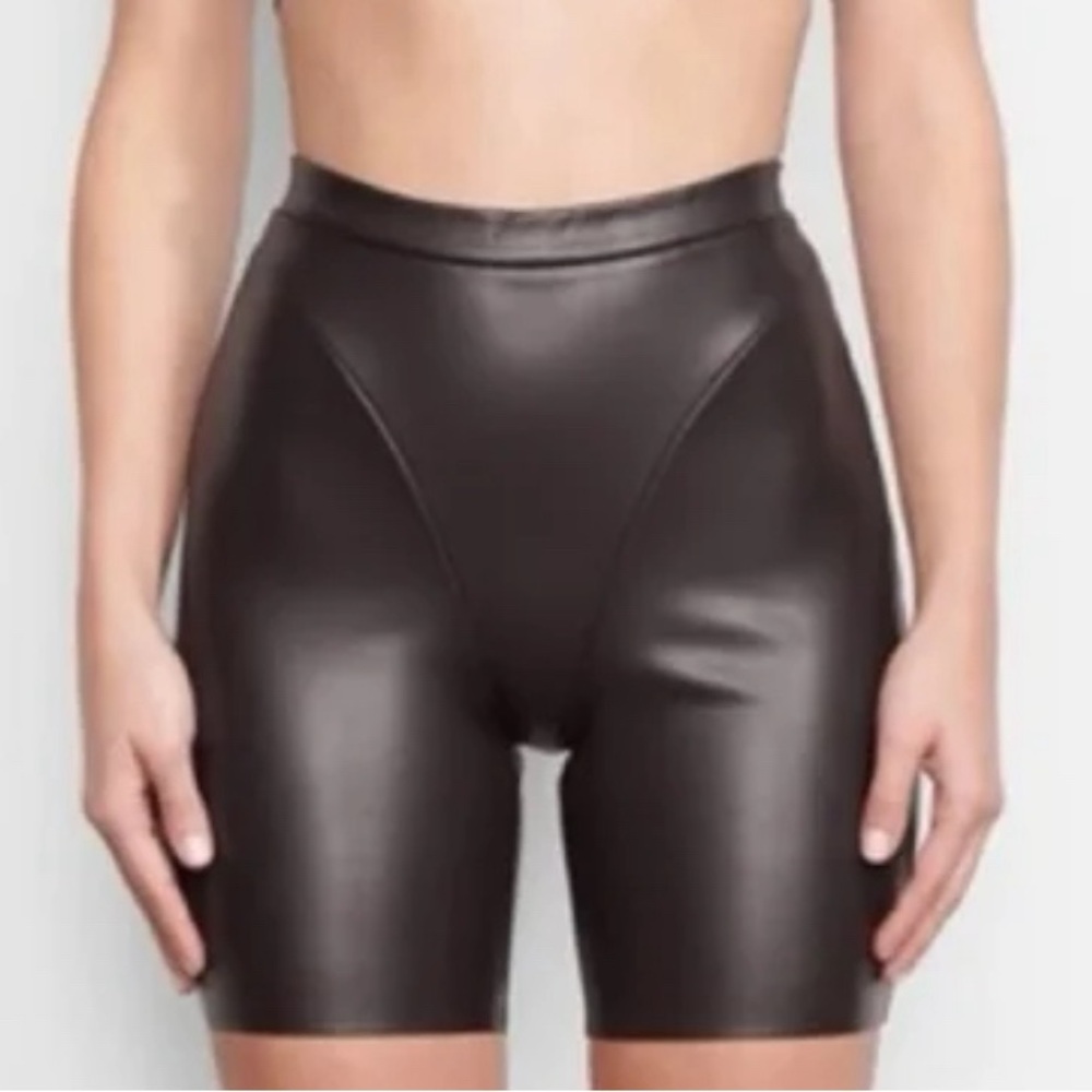 SKIMS FAUX LEATHER BIKER SHORT SIZE SMALL COLOR BLACK